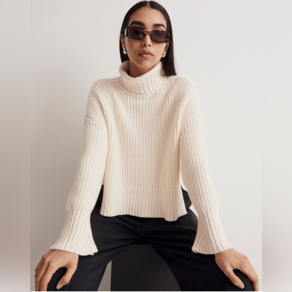 NWOT Wide Rib Turtleneck Sweater in Antique Cream